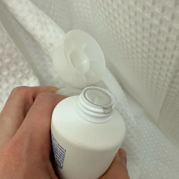 Zo/Zein Obagi exfoliating cleanser - Picture 5 of 7